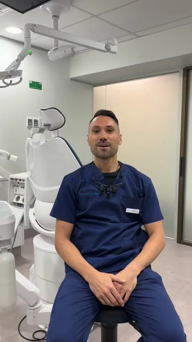 New Year’s Smile Resolutions for 2026 😊
Healthy snack swaps, better brushing habits, and remembering to schedule your check up and clean. Hear from our Oral Health Therapists and Dental Hygienists how Small changes can make a big difference to your smile. 

#brisbanesmiles #brisbanedentist #newyearsresolutions